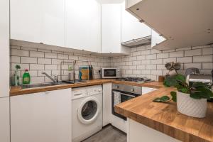 a kitchen with a washing machine and a sink at 1Bed, Ground floor, Private Entrance in Edinburgh