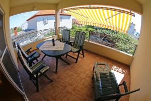 Ein Balkon oder eine Terrasse in der Unterkunft Sea View Apartments Pericic