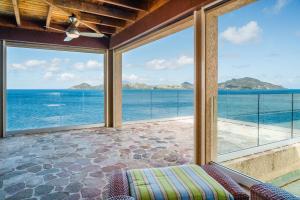 Zimmer mit Meerblick in der Unterkunft Beautiful 3 story 8,000 sq ft Oceanside Mansion in Nevis