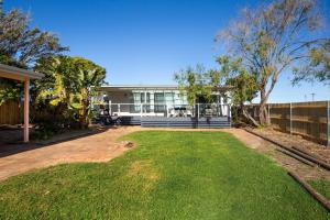 Zahrada ubytování Breathe - Pet Friendly - 2 Mins Walk to Beach