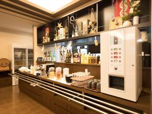 a kitchen with a counter with a microwave at Hotel Futabanomori 