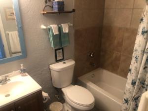 Vannituba majutusasutuses Surfside Suites