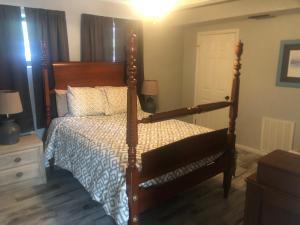 Voodi või voodid majutusasutuse Surfside Suites toas