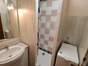 Gallery image of Confortable T2 avec balcon et animaux admis à Jausiers - FR-1-165A-174 in Jausiers