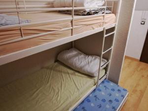 a bunk bed room with two bunk beds at Confortable T2 avec balcon et parking à Jausiers - FR-1-165A-174 in Jausiers