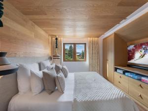 Postel nebo postele na pokoji v ubytování Chalet moderne et spacieux à Megève, 5 chambres, jacuzzi, salle TV, proche centre et remontée mécanique - FR-1-569-119