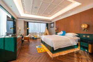 a bedroom with a large bed and a bathroom at Guangzhou Tianhe Taikoohui - Coffee Rupin Hotel,Canton Fair Free Shuttle Bus in Guangzhou