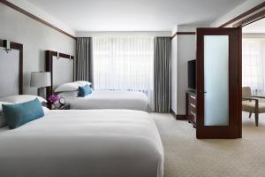 Postel nebo postele na pokoji v ubytování The Ritz-Carlton Georgetown, Washington, D.C.