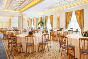 Restaurace v ubytování King George, a Luxury Collection Hotel, Athens