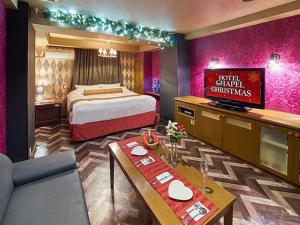 Postel nebo postele na pokoji v ubytování Hotel Chapel Christmas Narita -Adult Only