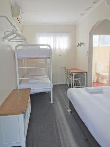 Postel nebo postele na pokoji v ubytování Bathurst Explorers Motel