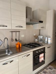 A kitchen or kitchenette at Yes Rome Holidays