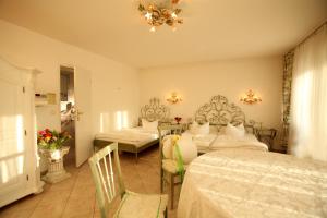 a bedroom with two beds and a table and chairs at Seibel's Park Hotel in Munich