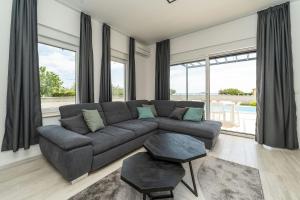 Ein Sitzbereich in der Unterkunft Villa Marita 2