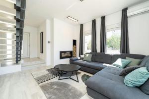 Ein Sitzbereich in der Unterkunft Villa Marita 2