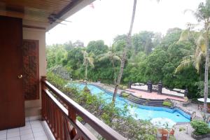 Bazén v ubytovaní The Jayakarta Yogyakarta Hotel & Spa alebo v jeho blízkosti