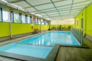 Bazén v ubytování Hotel Alia Cikini nebo v jeho okolí