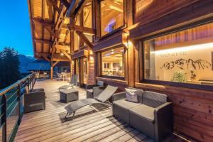 Balkón nebo terasa v ubytování Chalet Familial Le Whymper 5 étoiles SPA Sauna Chatel + 20 fotografií