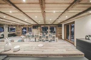 Posezení v ubytování Chalet Familial Le Whymper 5 étoiles SPA Sauna Chatel