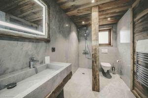 Koupelna v ubytování Chalet Familial Le Whymper 5 étoiles SPA Sauna Chatel