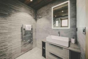 Koupelna v ubytování Chalet Familial Le Whymper 5 étoiles SPA Sauna Chatel