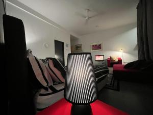 Postel nebo postele na pokoji v ubytování Immense Studio EmpireDamansara/WiFi/Netflix