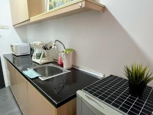 Kuchyň nebo kuchyňský kout v ubytování Immense Studio EmpireDamansara/WiFi/Netflix