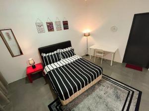 Postel nebo postele na pokoji v ubytování Immense Studio EmpireDamansara/WiFi/Netflix