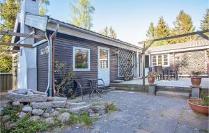 Casa con patio y casa en Stunning Home In Rrvig With Wifi en Rørvig