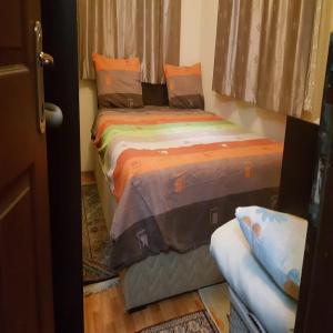Cute Apartment Family House Home Cheap Sleeping Place - BE MY GUESTにあるベッド