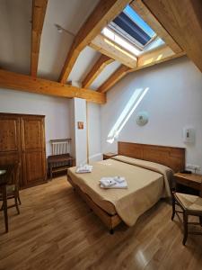 a bedroom with a bed and a skylight at Park Hotel Sacro Cuore in Cavalese