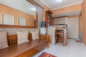 Η κουζίνα ή μικρή κουζίνα στο RedLiving Apartemen Grand Center Point - Bintang Residence Tower C