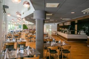 Reštaurácia alebo iné gastronomické zariadenie v ubytovaní Ambient Hotel & Thermal Spa