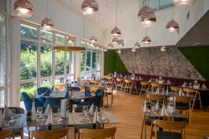 Reštaurácia alebo iné gastronomické zariadenie v ubytovaní Ambient Hotel & Thermal Spa
