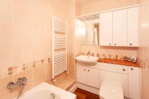 Koupelna v ubytování Superb sea front apartment with great sea views
