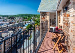 Balkón nebo terasa v ubytování Superb sea front apartment with great sea views