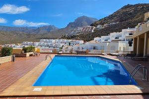 Una imagen general de la montaña o una montaña tomada desde el departamento