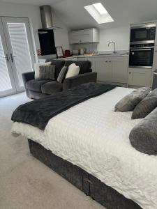 Ένα ή περισσότερα κρεβάτια σε δωμάτιο στο The Apartment Cold Comfort Farm