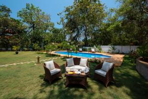 Bazén v ubytování SaffronStays Amarah Pet-friendly Luxury Villa-Assagao, North Goa nebo v jeho okolí + 42 fotografií