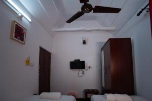 TV a/nebo společenská místnost v ubytování Anamala Serenity Homestay Kerala