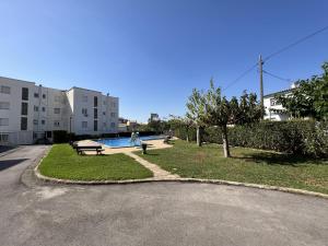 Swimmingpoolen hos eller tæt på Lisboa 4 - Piso con piscina comunitaria