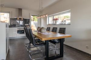 a kitchen and dining room with a table and chairs at Postwiese in Winterberg