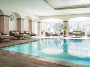 Bazén v ubytování DAS RONACHER Thermal Spa Hotel nebo v jeho okolí