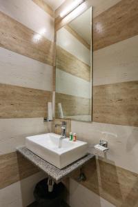 Koupelna v ubytování Hotel Ozone Inn Colaba + 37 fotografií