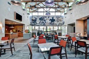 Restaurace v ubytování Homewood Suites TechRidge Parmer @ I-35