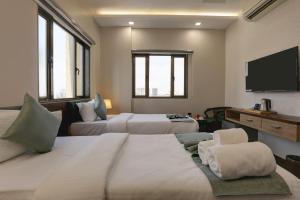Postel nebo postele na pokoji v ubytování Hotel Ozone Inn Colaba
