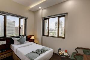 Postel nebo postele na pokoji v ubytování Hotel Ozone Inn Colaba