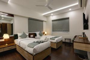Postel nebo postele na pokoji v ubytování Hotel Ozone Inn Colaba