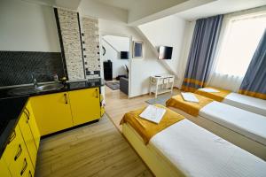 TV a/nebo společenská místnost v ubytování Hotel Evianne Boutique
