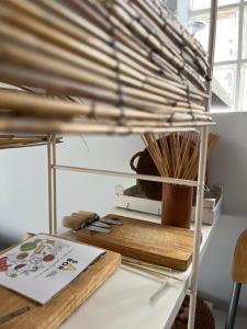 a workspace with a table with a wooden cutting board at Ático en el mar in Alcossebre